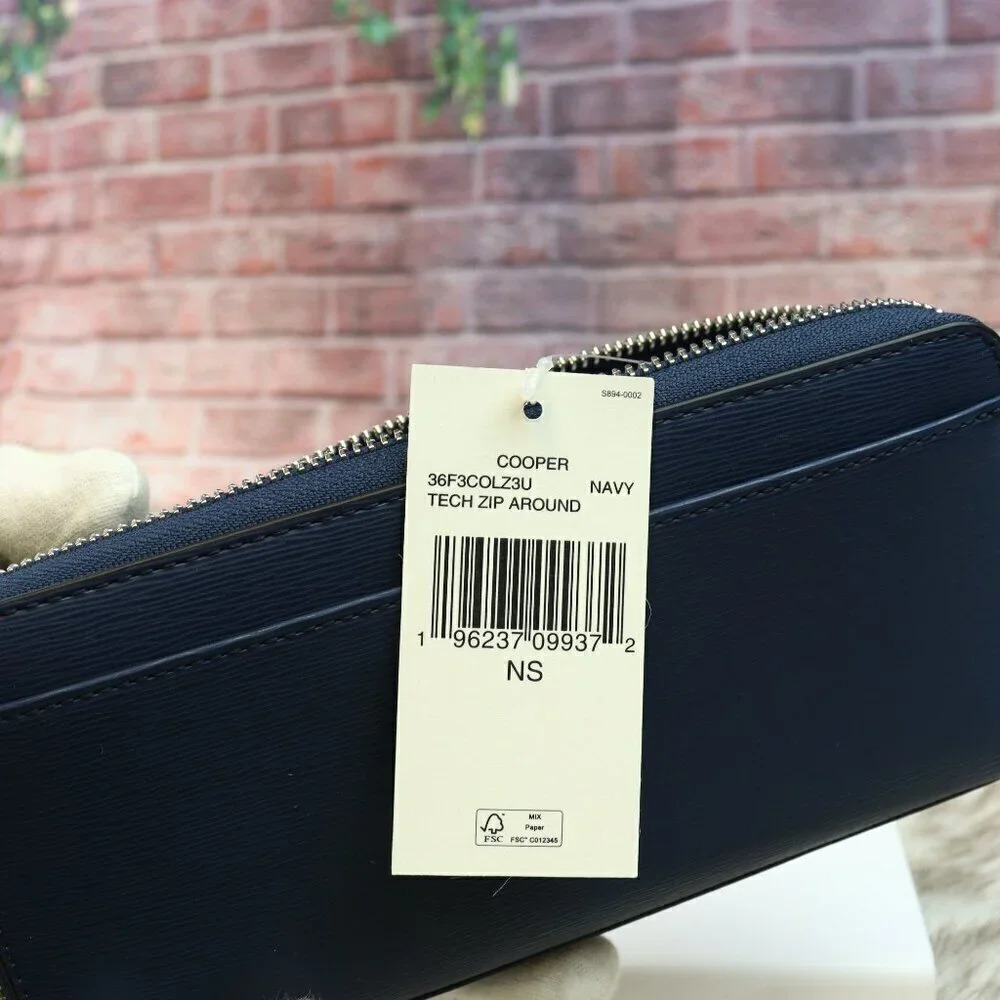 MICHAEL KORS Cooper Smartphone Wallet - Picture 11 of 15